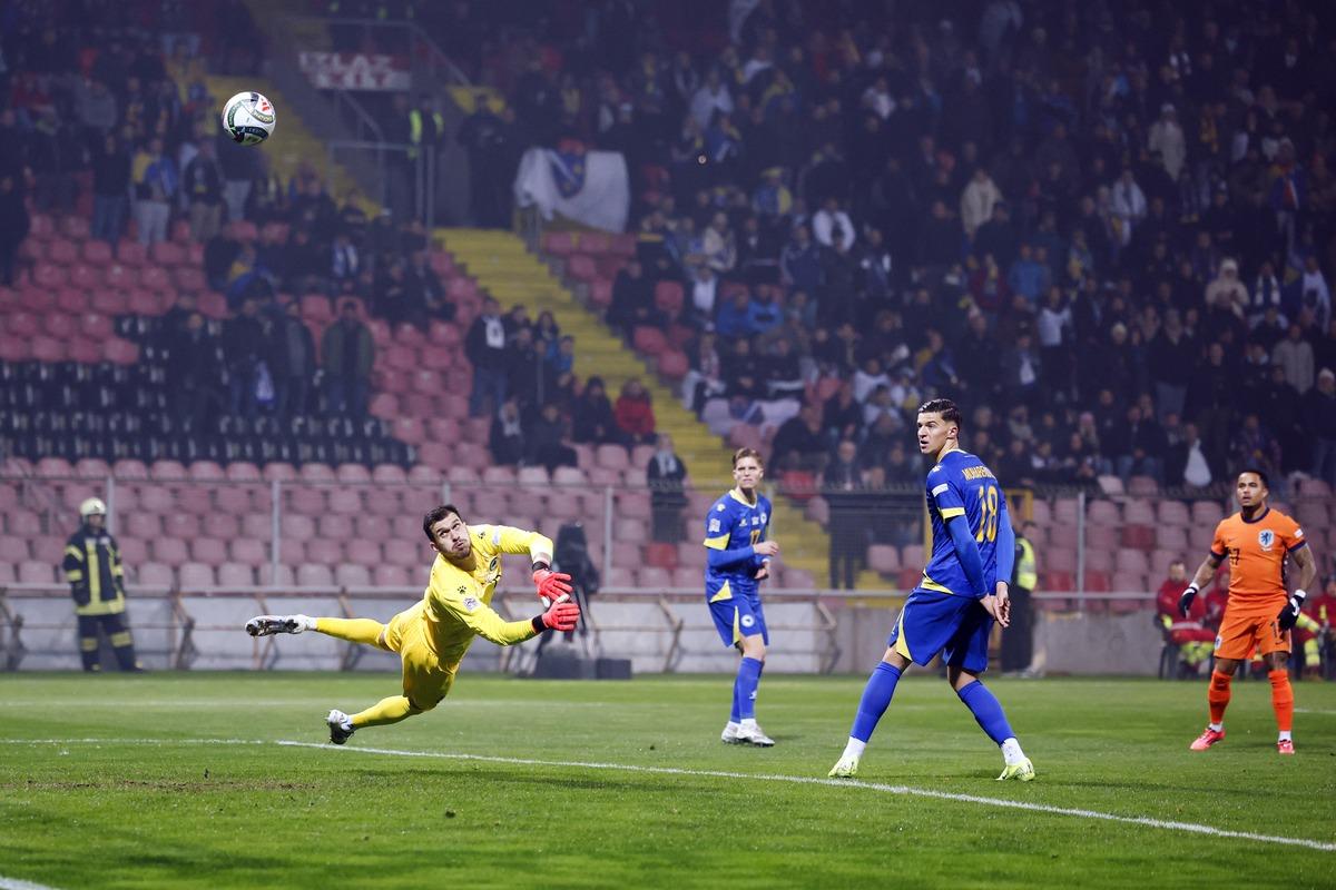 低位策应 低位策应